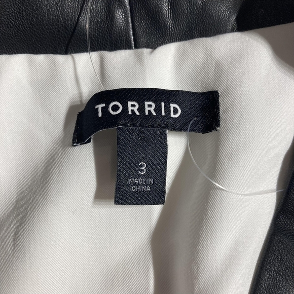 TORRID IVORY WHITE FAUX LEATHER TRIM OPEN BLAZER Size 3 (3X) Classy Office EUC - Picture 7 of 9